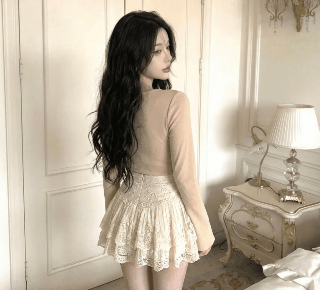 Blusa elegante y sofisticado con dobladillo con volantes y mangas acampanadas. 3