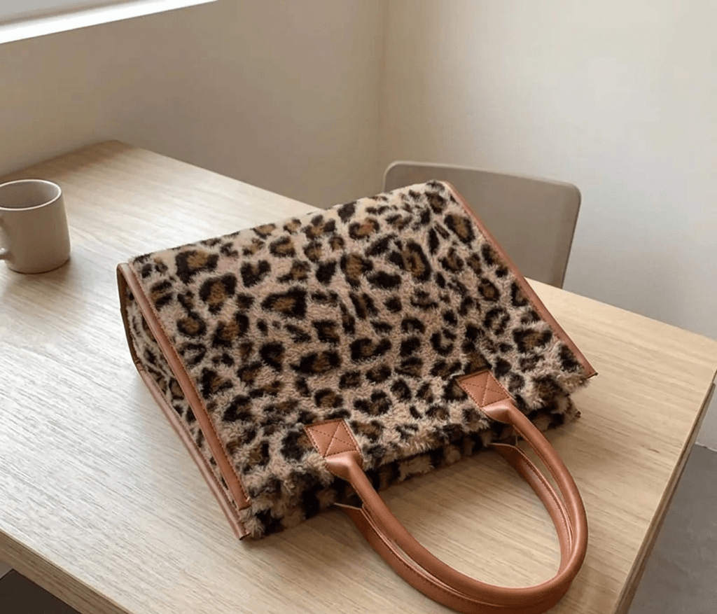 Bolso de mano con estampados bonitos. 3